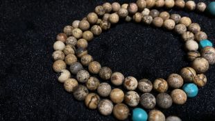 White healing agate